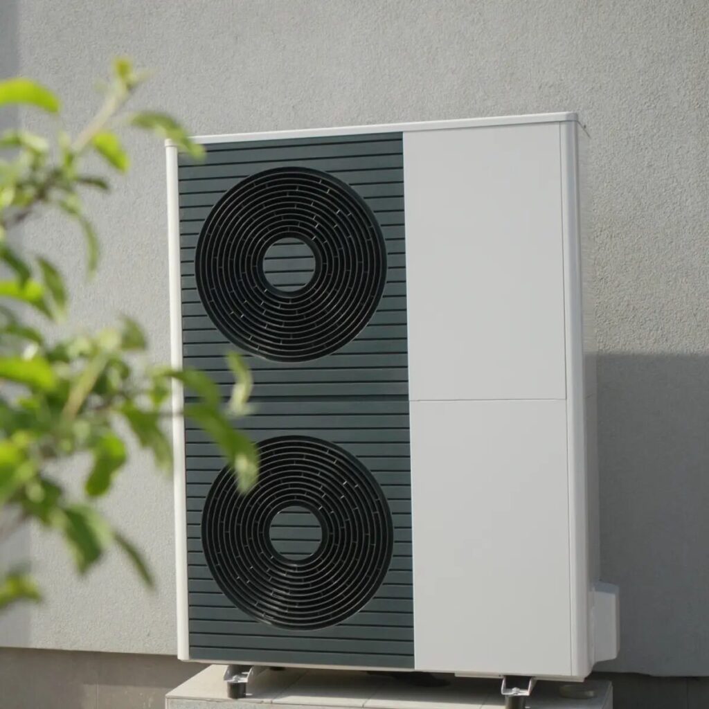 Solar North | 7 Ways Heat Pumps Lower Your Energy Bills and Carbon Footprint